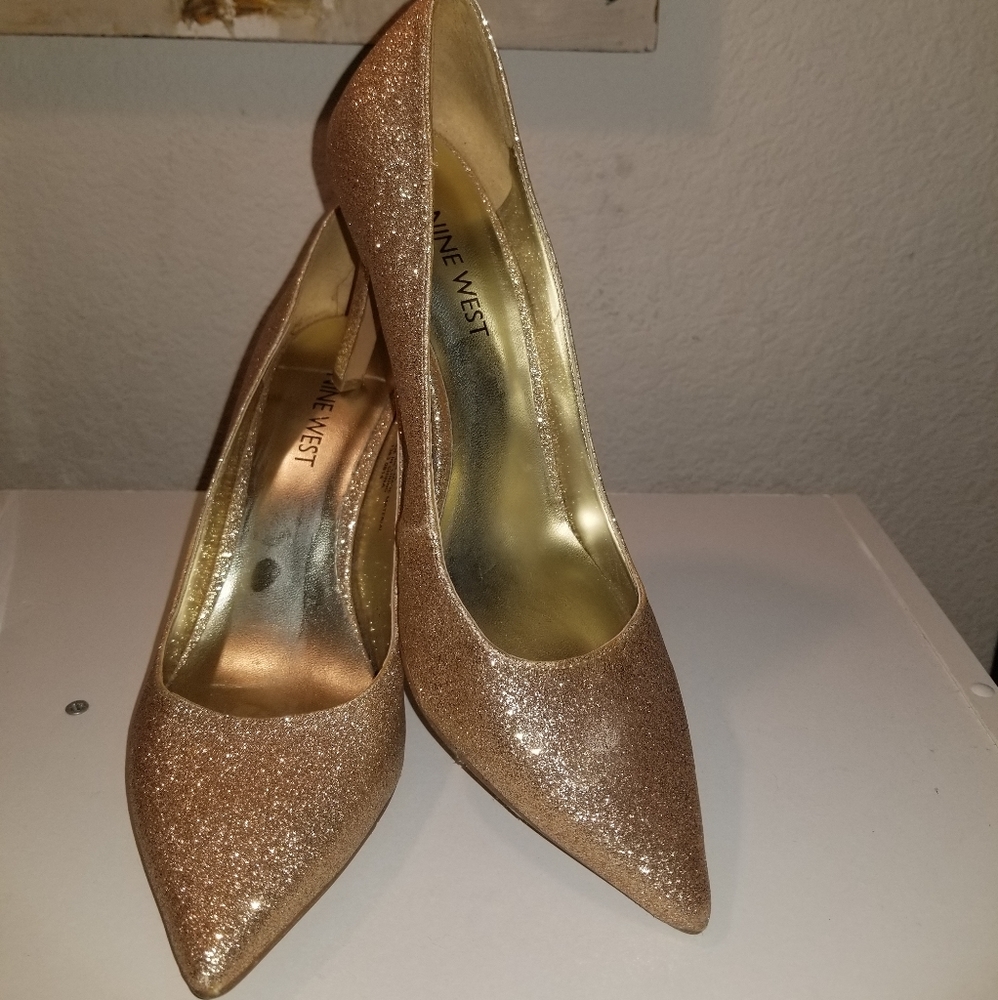 Nine West Golden Glitter Pumps